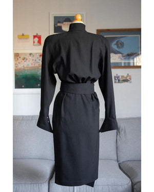 The Kardashians S08 Kris Jenner Pointed Collar Fatale Dress - view 2